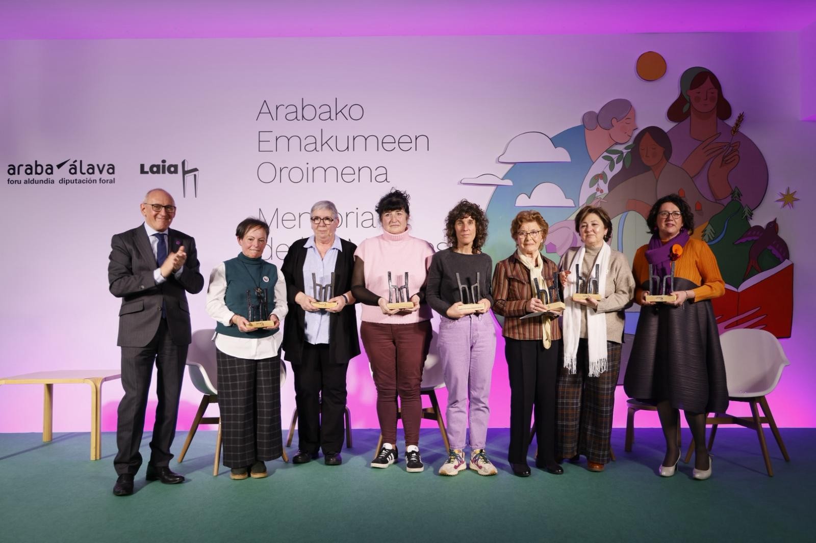 Hamarkadetan emakumeek mantendutako "haria" aitortu du Arabak