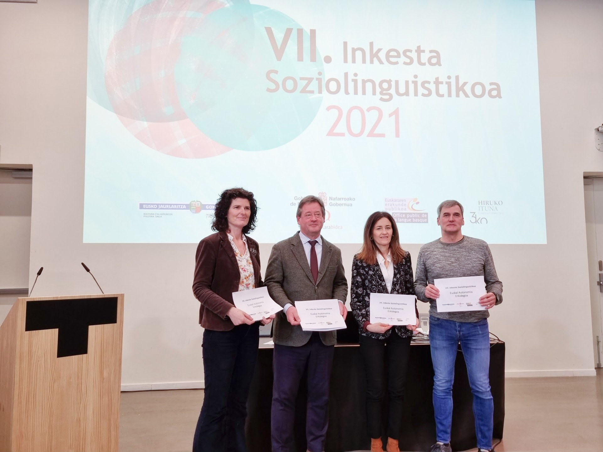 Euskararen argi ilunak agerian