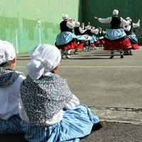 Gorbeialdeko dantzarien topaketa