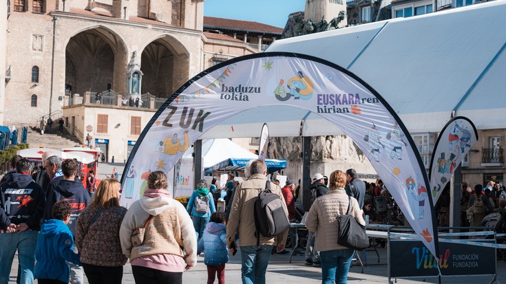 Gasteizko plazara jalgi da euskara