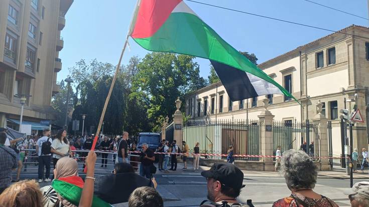 Israelekin duen harreman oro eteteko exijitu diote Eusko Jaurlaritzari