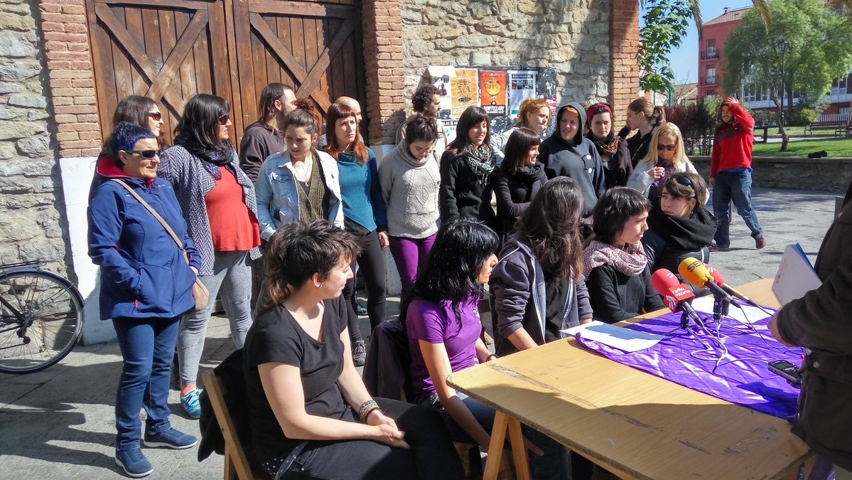 Hainbat eraso sexista salatu du mugimendu feministak