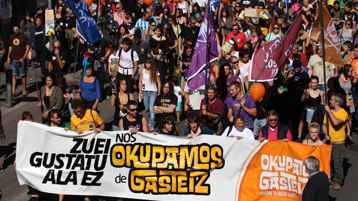"Zentsurarik gabeko hiria" aldarrikatu dute milaka lagunek