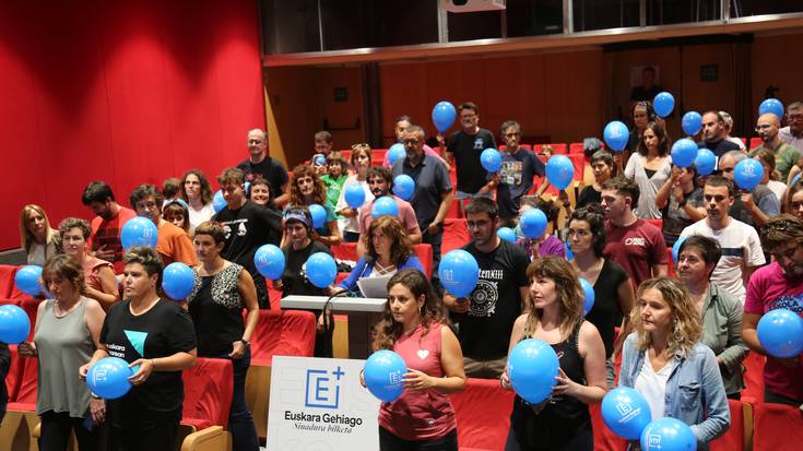 Hezkuntzak "euskara gehiago" behar duela aldarrikatu dute