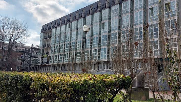 Foru egoitzetan aisialdiko orduak murriztu direla salatu dute hainbat familiak