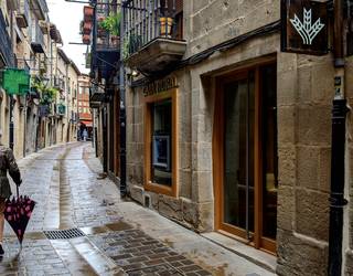 Errenta baxuek emakume izena dute