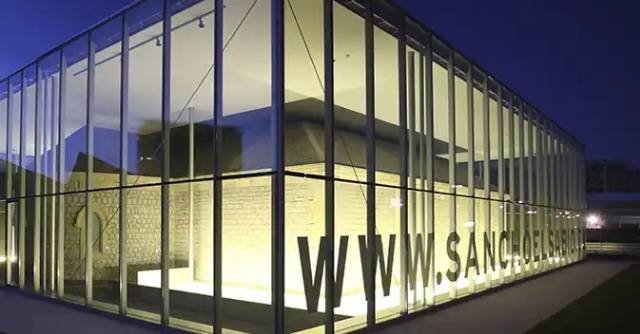 Sancho el Sabio Vital Fundazioaren liburutegira eta artxibora bisita