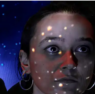 'Voyage, Voyage', Urruneko hotsak