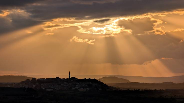 Gaurkoz eguzkitsu, baina asteburuan hodeitzeko joeran