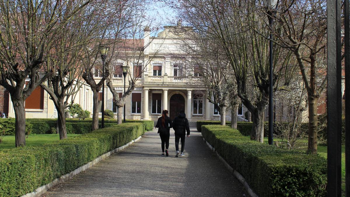 Eraso homofoboa egin zuen adingabea deportatzeko eskatu du aldundiak