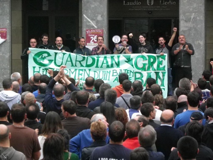 Aldundia "minduta" agertu da Guardian enpresaren itxiera dela eta