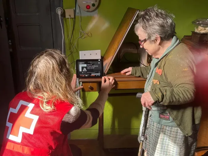 255 adineko batu dira bakardade ez-desiratuaren aurkako sarera