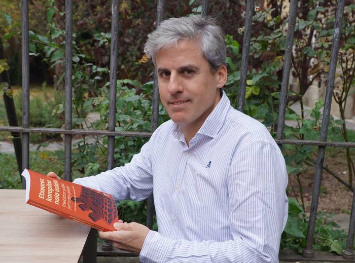 "Egungo eskemarekin, kolokan dugu etxebizitza eskubidea"