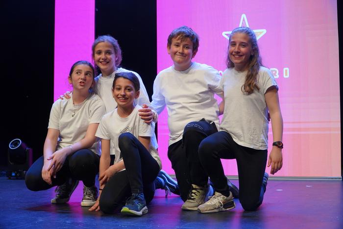 Bost lagun Euskal Herrian