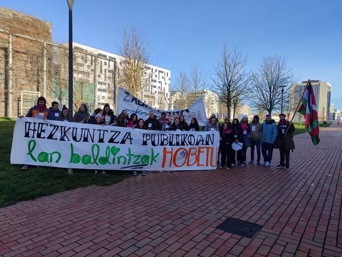 Hezkuntza publikoko irakasleen lanuztearen "jarraipen zabala" nabarmendu dute sindikatuek