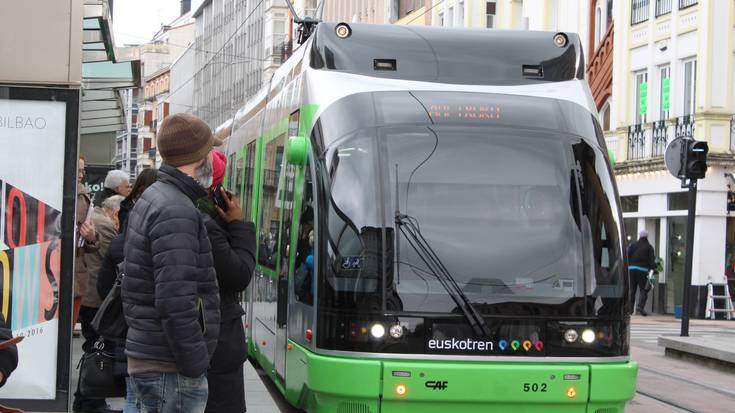 Tranbia hegoaldera luzatzea eta bus azkarra aztertzen hasiko da Udala