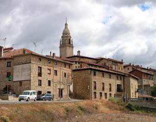 Hiru adingaberi sexu erasoa egitea leporatuta, gizon bat espetxeratu dute