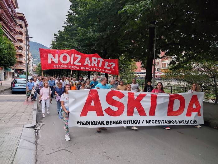 Osasun sistema publiko "ahul eta prekarioaren" aurrean, borrokarako deia egin dute 1.300 lagunek