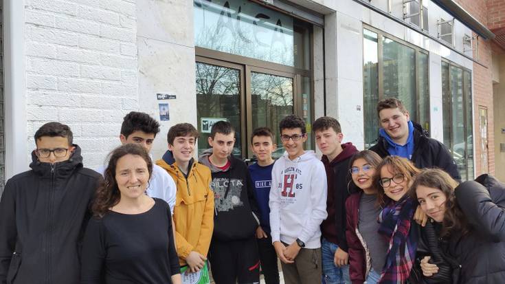Ekialdea institutuko ikasleek ALEAren bulego berria ezagutu dute