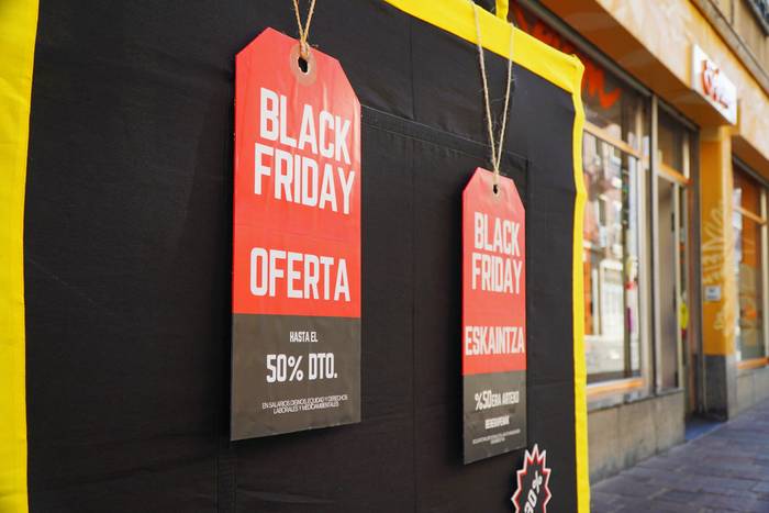 Black Friday egunean kalera, ehungintza industriako eskubide urraketak salatzeko