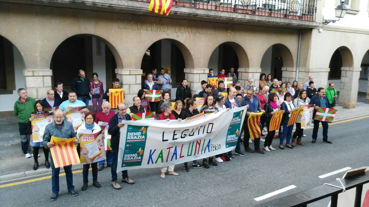 Estelada kendu dute Legution, Espainiako ordezkaritzaordearen aginduz