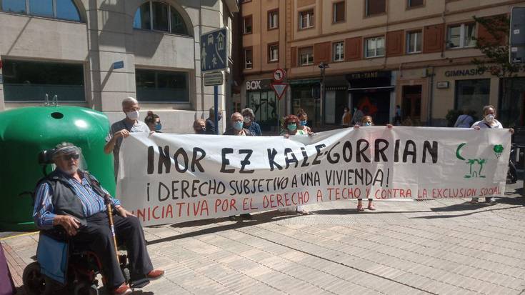 Etxebizitza sailburuaren aurkako salaketa, Vitalquilerreko etxebizitzen salmentagatik