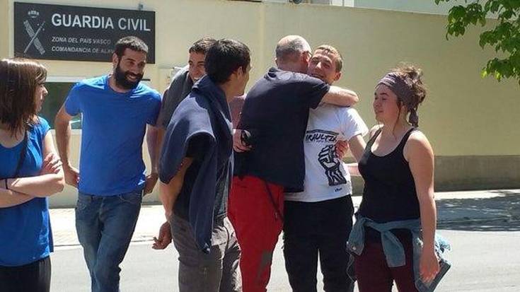 Ertzaintzak bi gazte atxilotu ditu "kale borroka" ekintzak leporatuta