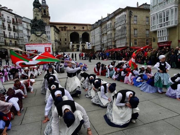 Dantzariz beteko da Gasteiz larunbatean
