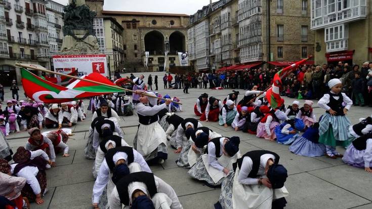 Dantzariz beteko da Gasteiz larunbatean