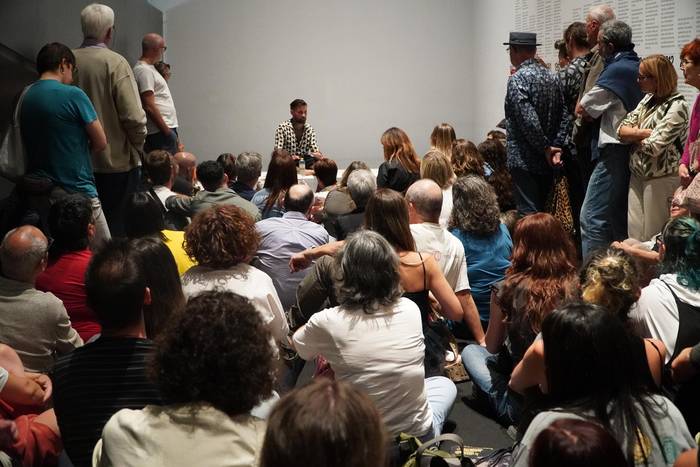 Kontakizun bizigarri baten eraikuntza