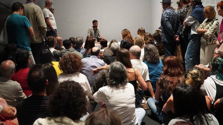 Kontakizun bizigarri baten eraikuntza