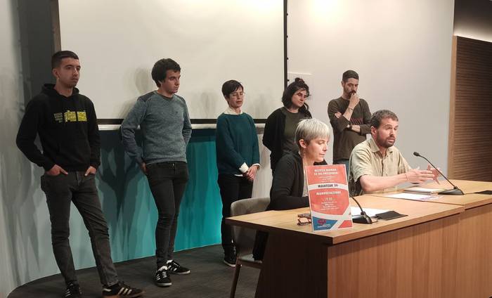 Eskubide Sozialen Kartak pobretzearen aurka kalera ateratzeko dei egin du