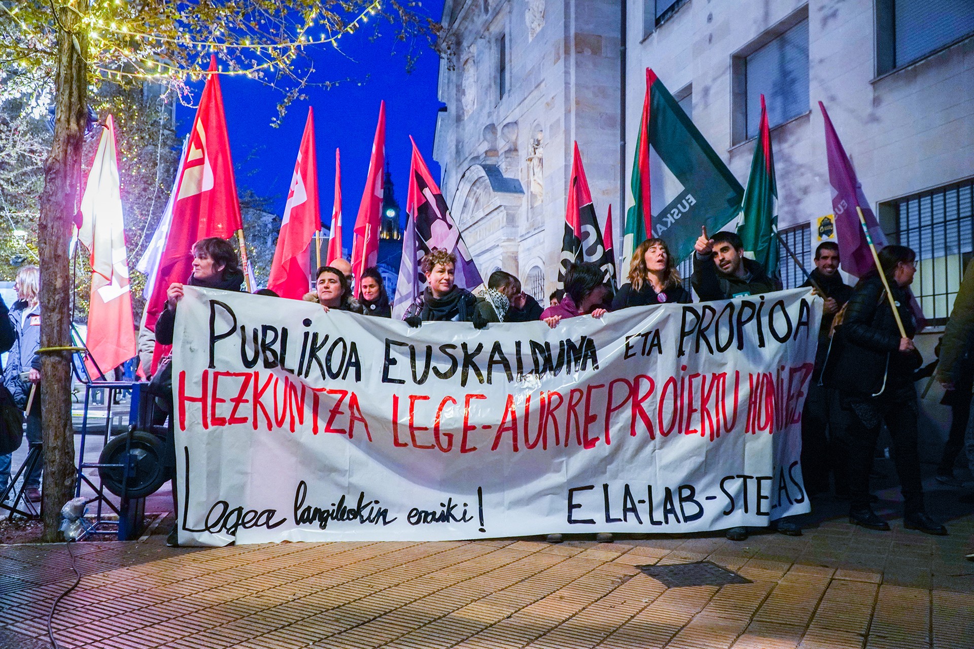 Arabako eskola publikoak grebara jo du