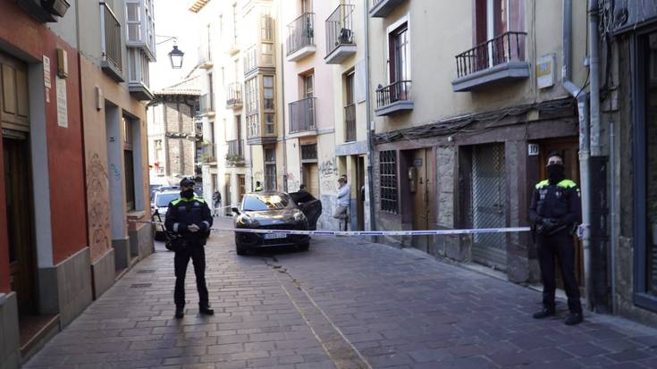 Adin txikikoak dituen familia bat etxegabetu du Gasteizko Udalak