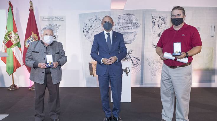 Arabako Arkeologia Institutuaren eta Armando Llanosen ibilbidea goraipatu dute