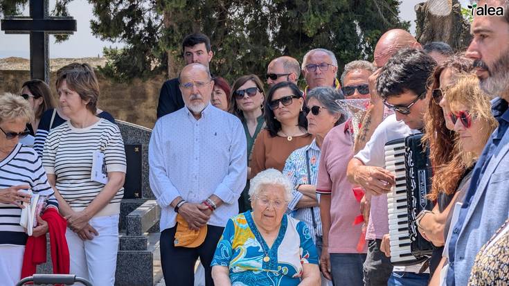 Errepresio frankistak Eltziegon hildakoak omendu dituzte