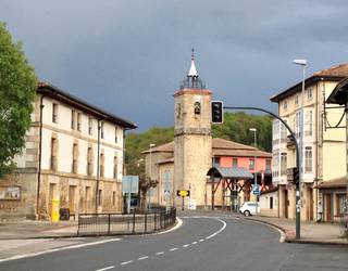 Zuian oldarraldia ari du