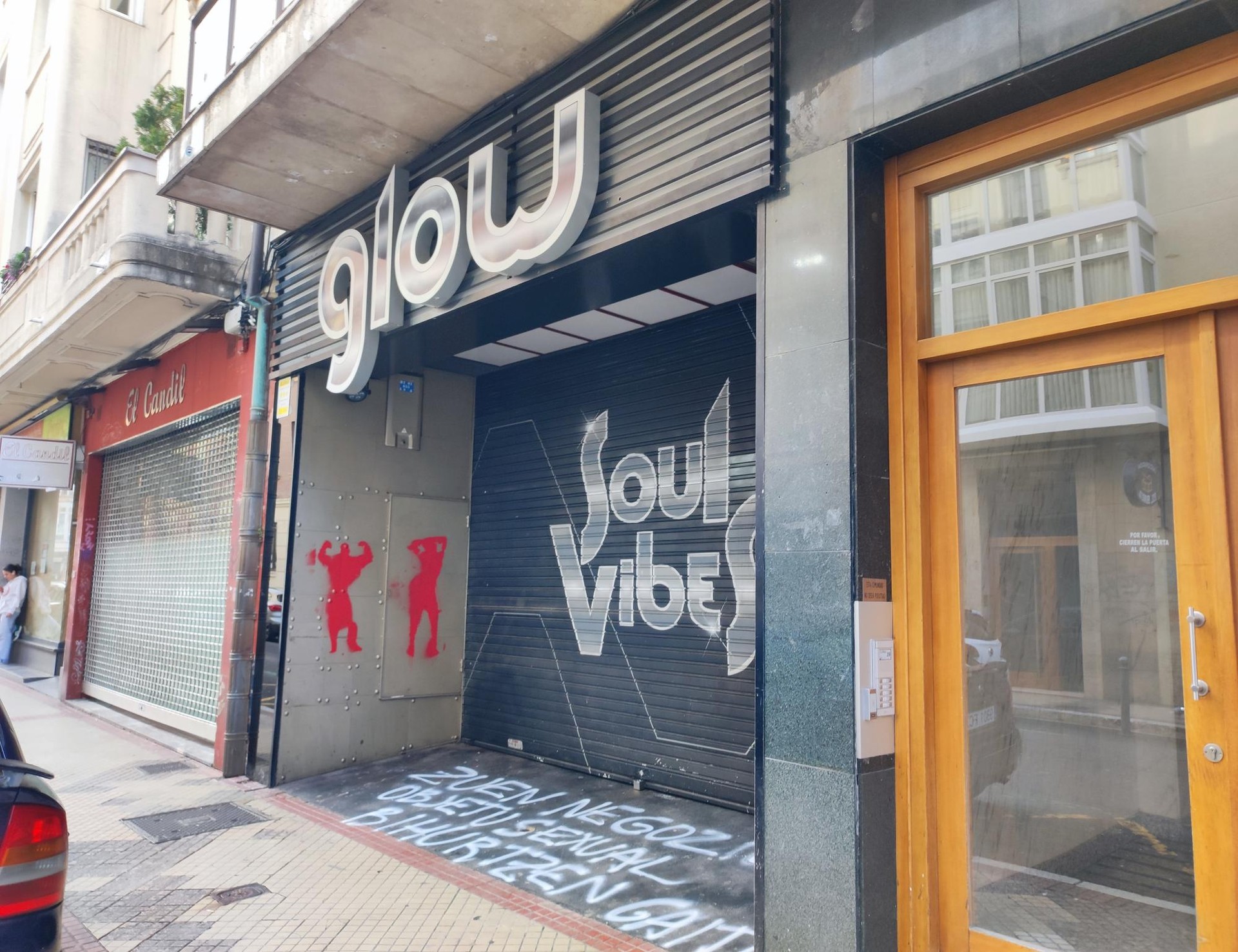 Glow diskoteka seinalatu du Itaiak emakumeen sexualizazioa bultzatzeagatik