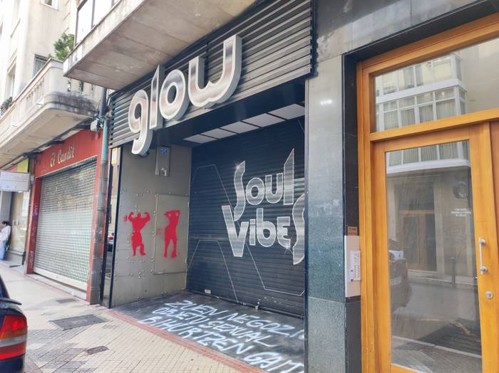 Glow diskoteka seinalatu du Itaiak emakumeen sexualizazioa bultzatzeagatik