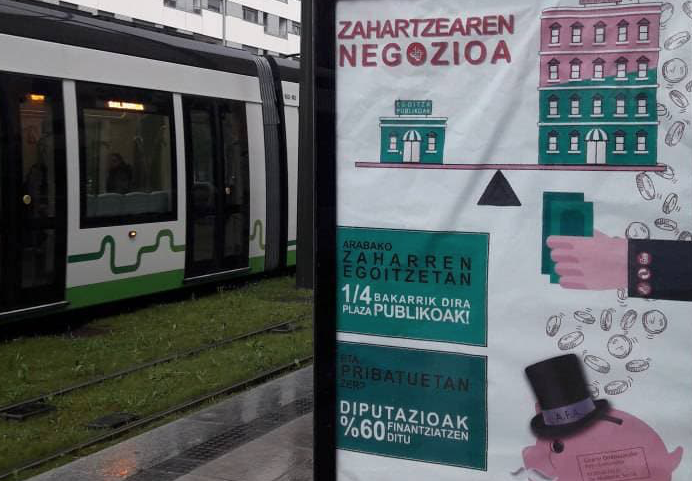 Gasteizko markesinetan iragarkiak agertu dira adinekoen egoitzen negozioaren aurka