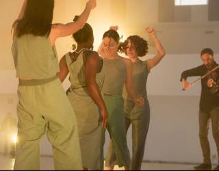 'EzBerdin Berdinak' ikuskizunak gogoetarako plaza zabalduko du Gasteizen