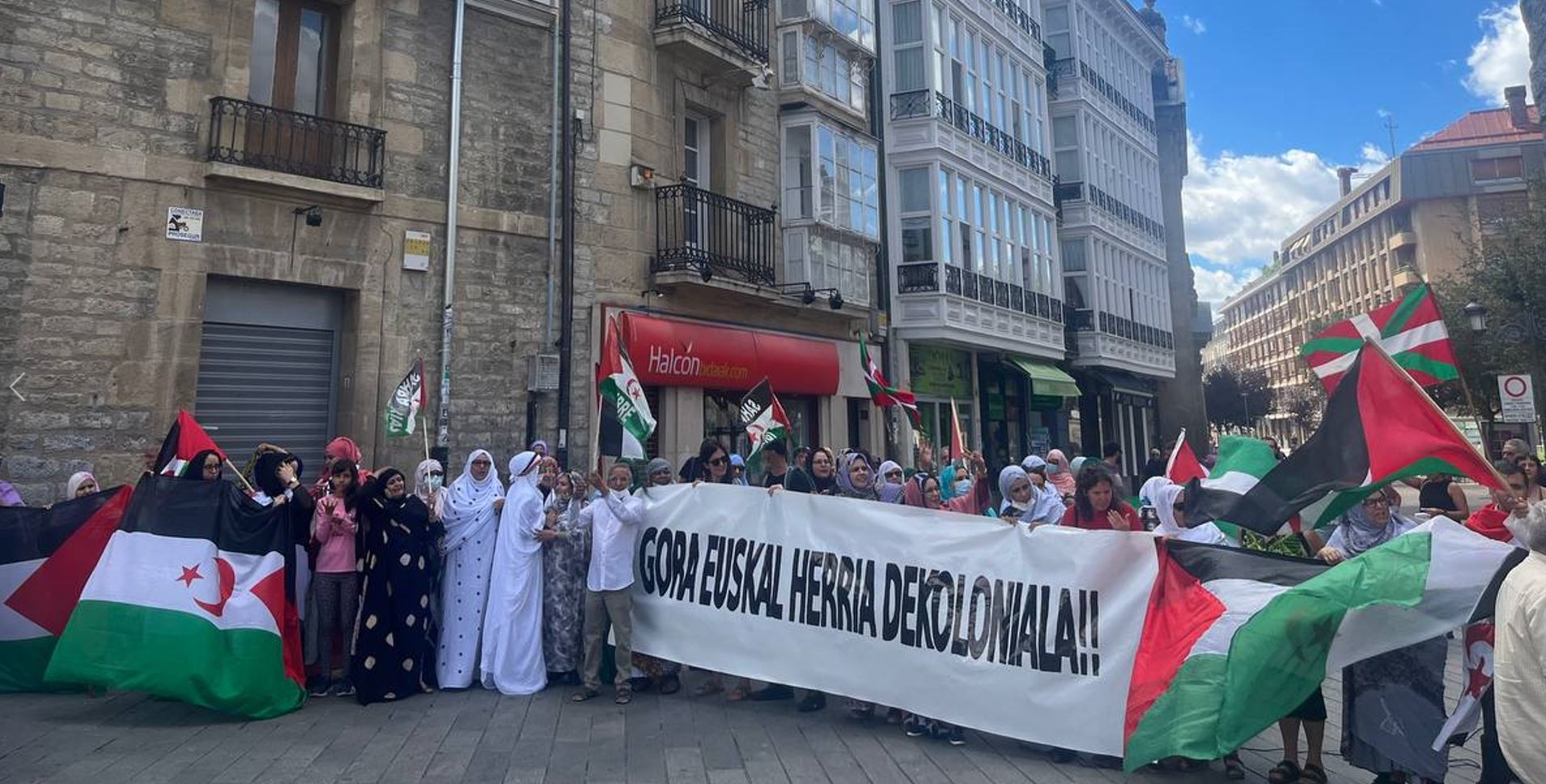"Euskal Herri dekoloniala" aldarrikatu dute Gasteizen, Elkano Egunean