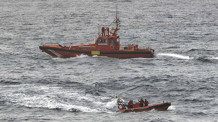 Bizirik atera da Elvillarreko neska bat, itsasora erori ondoren