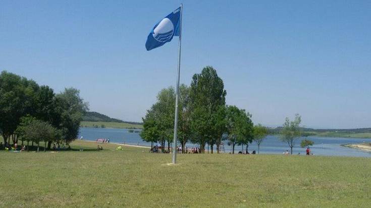 Garaioko eta Landako hondartzek bandera urdina lortu dute aurten ere