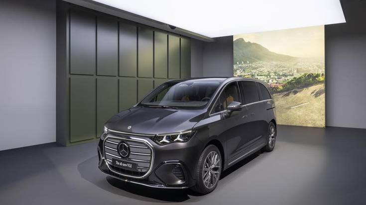 Gasteizen ekoiztuko den luxuzko furgoneta elektriko berria aurkeztu du Mercedesek