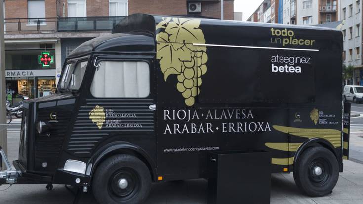 Janari-furgonetak jartzeko baimenak emateko deialdia ireki dute Gasteizen