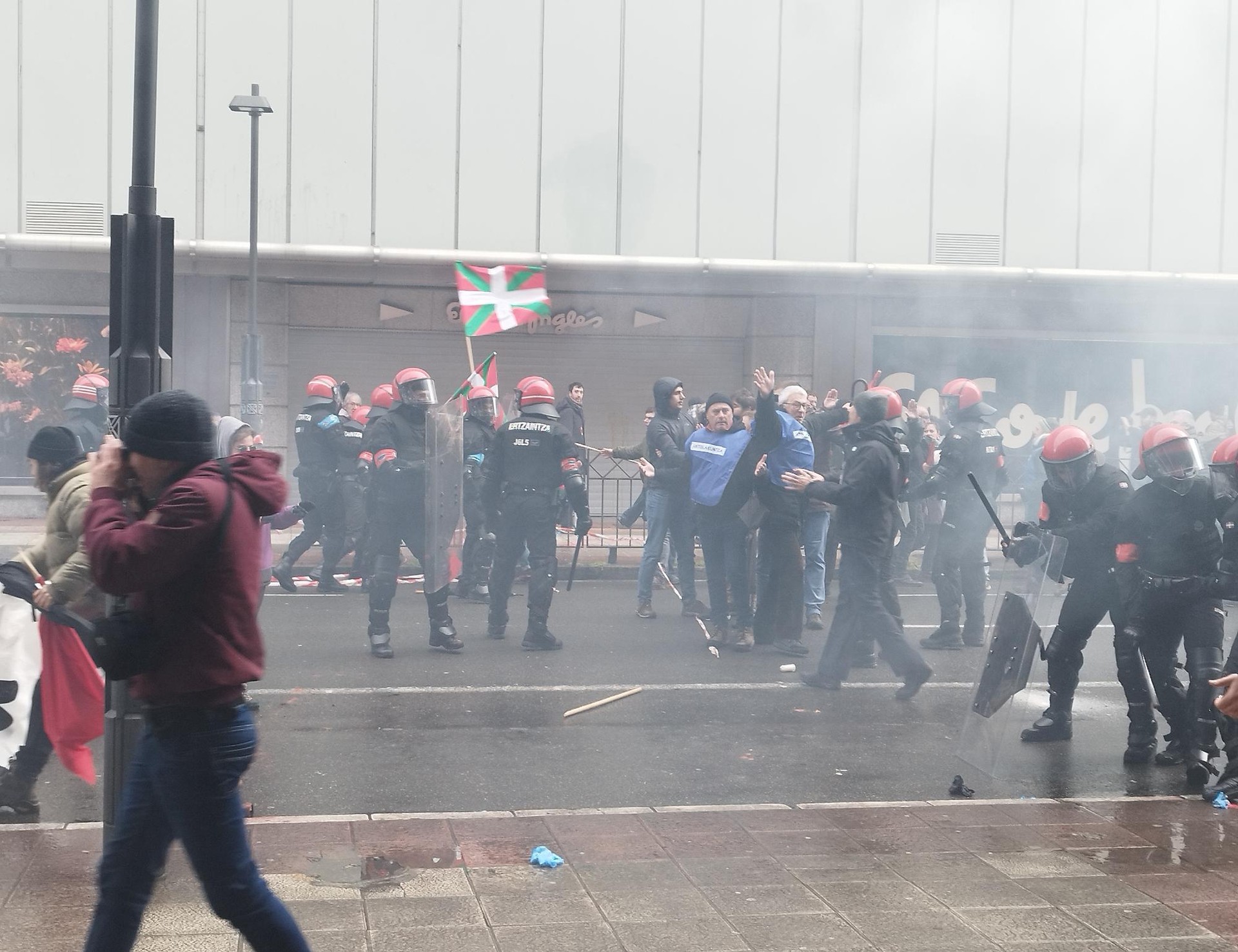 Poliziaren lana birdefinitu