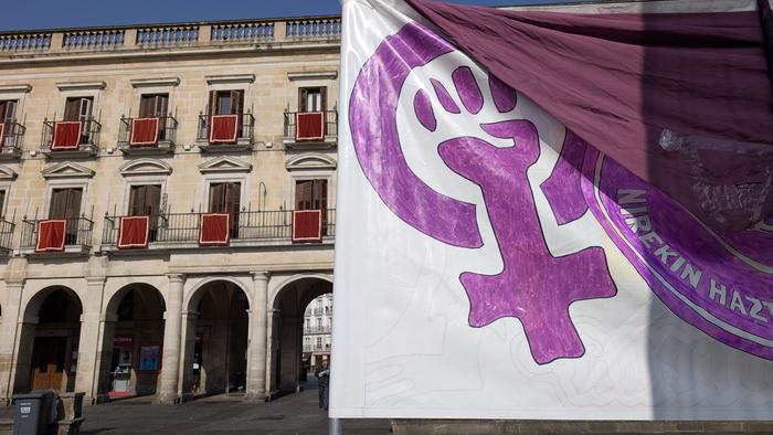 Neskek eta blusek eraso matxistak arbuiatu dituzte