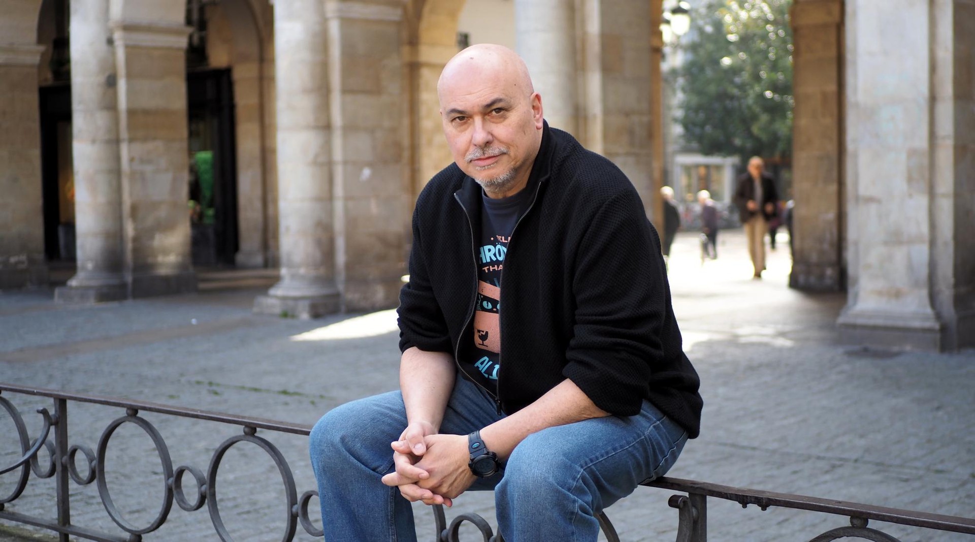 "Idazle askoren akatsa da tematzen direla paperezko edizioekin"