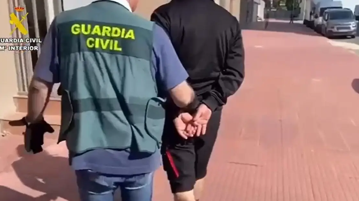 Haur pornografia ugari aurkitu diote Gasteizen atxilotutako gizon bati